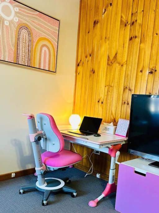 Vic Horsham, Unit 1, Paddy's Golden Patch Apartment