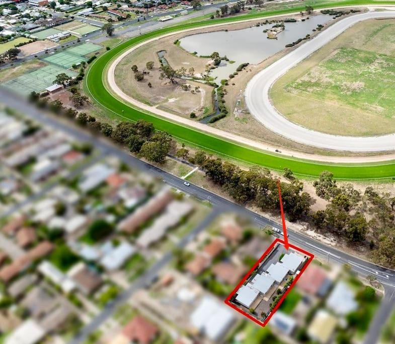 Vic Horsham, Unit 1, Paddy's Golden Patch Apartment